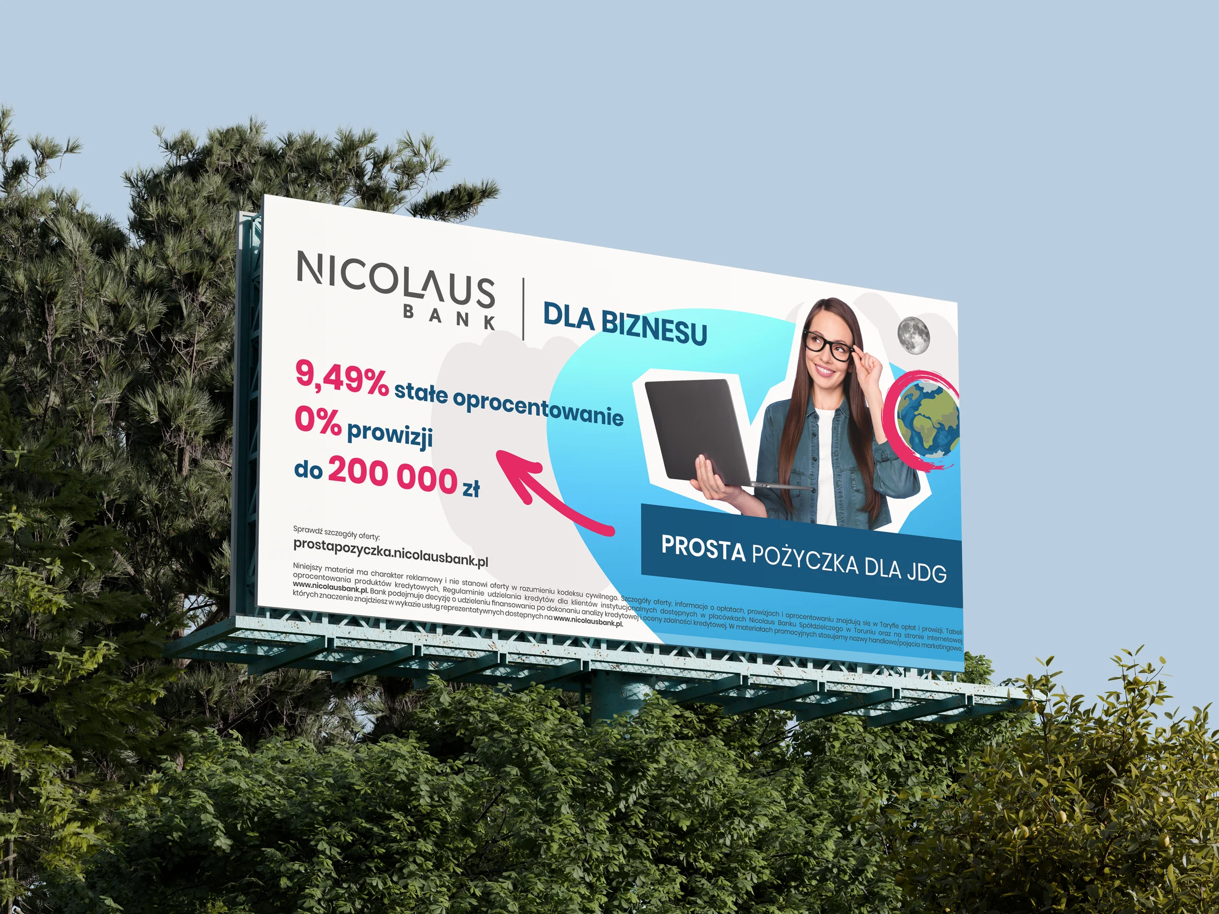 Billboard kampanii Nicolaus Banku „Prosta pożyczka dla JDG” z linii Dla biznesu na tle drzew i nieba